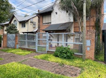 Casa · 142m² · 5 Ambientes · 1 Cochera · Venta: Casa de Tres Dorm., Cochera y Pileta en Fisherton