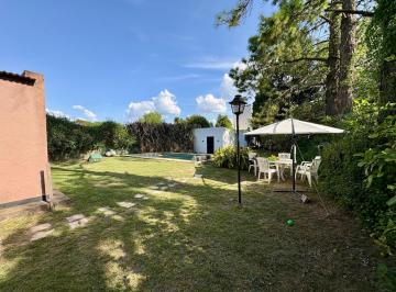 Casa · 99m² · 3 Ambientes · 1 Cochera · Casa con Gran Lote y Pileta en Álamos del Aeroclub