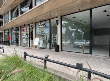 Local comercial · 41m² · 1 Ambiente · 6 Cocheras · Local Comercial en Pb con Patio y Cochera en Subsuelo