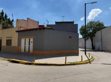 Casa de 3 ambientes, Pompeya · Casa con 123 m² de Terreno y 2 Dorm. en Venta en Pompeya