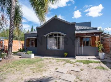 Casa · 648m² · 5 Ambientes · 1 Cochera · Casa en Venta La Plata 3 Dorm.