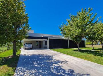 Casa de 5 ambientes, Campana · Espectacular Casa 1 Planta 380 m Totales Fondo Al Golf Lote 1273 m