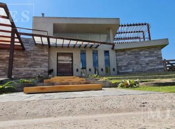 Casa · 290m² · 4 Ambientes · 2 Cocheras · Casa en Alquiler Anual Sobre Lote Interno en Haras Santa Maria Barrio El Atardecer