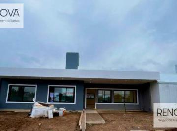 Casa · 252m² · 6 Ambientes · 1 Cochera · Excelente Casa Planta Baja en Rincones de Manantiales, en Construcción!