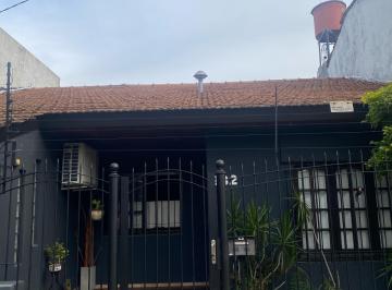 Casa · 77m² · 3 Ambientes · 1 Cochera · Casa en Venta con Jardin, Pileta y Quincho en Martinez