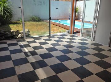 Casa · 173m² · 3 Dormitorios · 3 Cocheras · Casa en Los Hornos