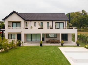 Casa de 3 ambientes, Cañuelas · Casa en Venta a Estrenar de Lujo en Club de Campo La Martona