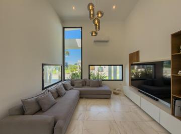 Casa · 680m² · 4 Ambientes · 2 Cocheras · Casa en Venta Fincas de Duggan 3 Dorm. Pileta