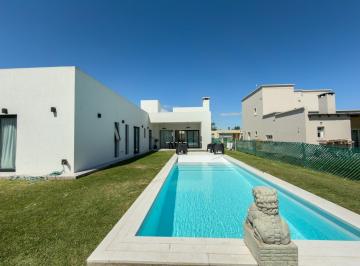 Casa · 680m² · 4 Ambientes · 2 Cocheras · Casa en Venta Fincas de Duggan 3 Dorm. Pileta