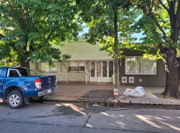 Casa · 90m² · 4 Ambientes · 1 Cochera · 38 Entre 26 y 27 - Casa en Venta - Apto Banco