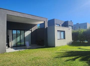 Casa · 114m² · 4 Ambientes · Casa en Venta en Vila Marina I, Villanueva, Tigre