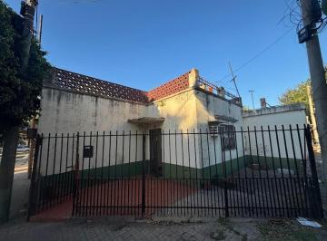 PH de 3 ambientes, Rosario · Venta - Casa de 2 Dorm. con Patio - Camilo Aldao y Ocampo