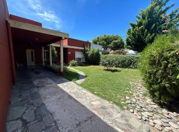 Casa · 96m² · 3 Ambientes · 3 Cocheras · Vicente Lopez, Amplia Casa 4 Ambientes, Lote Propio y Jardin