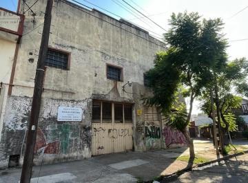 Bodega-Galpón · 303m² · Galpón - Depósito de 303 m². en Lanús - Venta