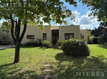 Casa · 120m² · 5 Ambientes · 1 Cochera · Casa en Venta en Roble Joven