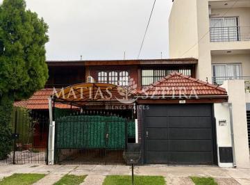 Casa · 110m² · 3 Ambientes · 1 Cochera · Dúplex 3 Amb con Jardin y Parrilla en Haedo