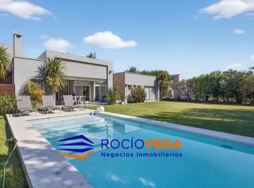 Casa · 203m² · 6 Ambientes · 2 Cocheras · Casa en Venta en Club de Campo San Patricio
