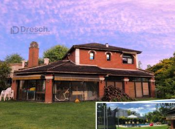 Casa · 1000m² · 4 Ambientes · Venta Casa en Campos de Alvarez
