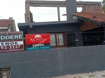 Casa · 145m² · 3 Ambientes · 1 Cochera · Casa en Jose Marmol