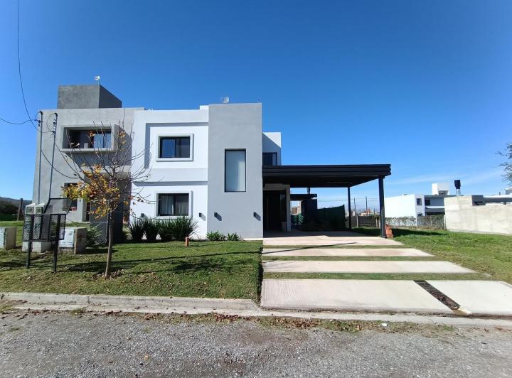 Casa · 191m² · 5 Ambientes · 2 Cocheras