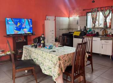 PH · 100m² · 4 Ambientes · Casa en Venta Tres Dorm. con Patio