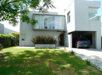 Casa · 200m² · 5 Ambientes · 4 Cocheras · Casa en Venta 3 Dorm. Altos de Hudson II Lote 140 Berazategui Barrio Cerrado Gba Sur