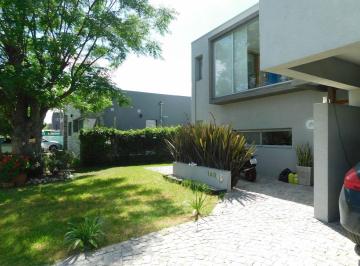Casa · 200m² · 5 Ambientes · 4 Cocheras · Altos de Hudson II Lote 140 Berazategui Barrio Cerrado Gba Sur