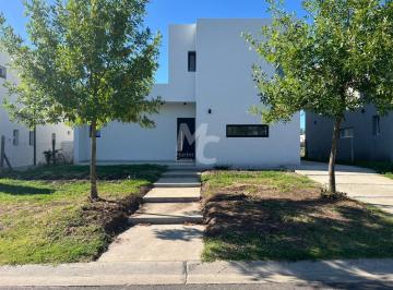 Casa · 160m² · 5 Ambientes · 1 Cochera · Casa en Venta a Estrenar en Santa Lucia