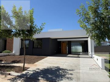 Casa · 212m² · 6 Ambientes · 2 Cocheras · Hermosa Casa Central a Estrenar de 212 m² en Planta Baja en Distrito Sur.