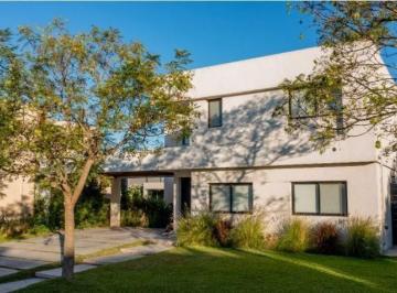 Casa · 222m² · 7 Ambientes · 6 Cocheras · Casa en Venta en Puertos, Escobar, G. B. a. Zona Norte