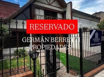 Casa · 280m² · 5 Ambientes · 1 Cochera · Casa Chalet en Venta en Lanús Este, Lanús, G. B. a. Zona Sur