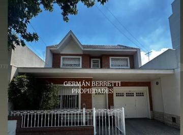 Casa · 375m² · 5 Ambientes · 1 Cochera · Casa Chalet en Venta en Lanús Oeste, Lanús, G. B. a. Zona Sur