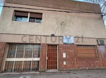 Casa · 200m² · 8 Ambientes · 1 Cochera · Casa a Refaccionar en Venta en La Plata