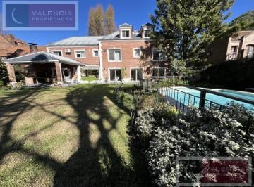 Casa · 550m² · 9 Ambientes · 2 Cocheras · Muy Buena Casa en La Horqueta de 5 Dorm. con Jardìn Soñado