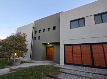 Casa de 5 ambientes, Neuquén · Venta Casa 4 Dorm. Comahue Golf Club Neuquén - Apta Crédito