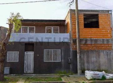 Casa · 258m² · 3 Dormitorios · 2 Cocheras · Casa de 3 Dorm. en Venta en Barrio Nautico Berisso
