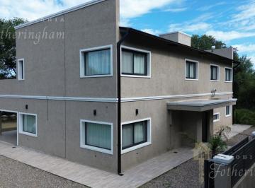 Casa · 437m² · 9 Ambientes · 1 Cochera · ¡Casa en Venta! en Entorno Tranquilo| Bº Villa Strada| Santa Rosa de Calamuchita
