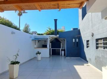 Casa · 190m² · 5 Ambientes · 1 Cochera · Casa 5 Amb. con Patio y Parrilla