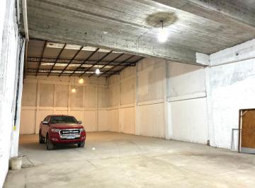 Bodega-Galpón · 300m² · 10 Cocheras · Alquiler Galpón Comercial Libertad y Tandil