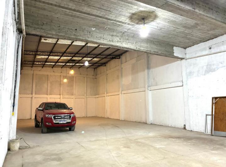 Bodega-Galpón · 300m² · 10 Cocheras