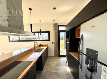 Casa · 161m² · 5 Ambientes · 3 Cocheras · Casa en Venta Una Planta Araucarias Puertos del Lago