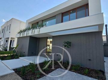 Casa · 284m² · 5 Ambientes · Casa en Venta en Carpinchos, Nordelta, Tigre