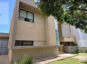 Casa · 180m² · 6 Ambientes · 2 Cocheras · En Tejas del Sur 2, Espectacular Casa en Venta de 180 m² Cubiertos!