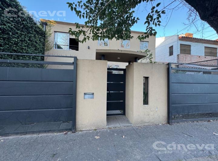 Casa · 373m² · 6 Ambientes · 2 Cocheras