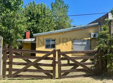 Casa · 96m² · 4 Ambientes · 1 Cochera · Casa en Venta 4 Ambientes Cerca de La Ruta en Mar del Tuyú