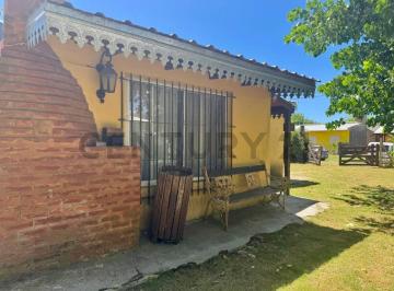 Casa · 96m² · 4 Ambientes · 1 Cochera · Casa en Venta 4 Ambientes Cerca de La Ruta en Mar del Tuyú