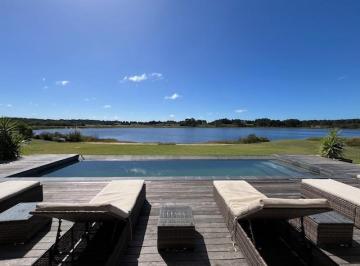 Casa · 329m² · 4 Dormitorios · 1 Cochera · Casa en Alquiler L8 - Laguna Escondida - Jose Ignacio.