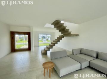 Casa · 210m² · 6 Ambientes · 6 Cocheras · Casa a Estrenar en Venta en Carpinchos - Nordelta