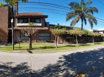 Casa · 200m² · 5 Ambientes · 1 Cochera · Casa en Venta en Villa Alemania - Hurlingham