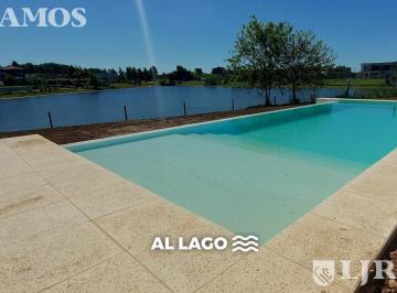 Casa · 266m² · 7 Ambientes · 1 Cochera · 3 Dorm., Escritorio, Playroom y Area Servicio.